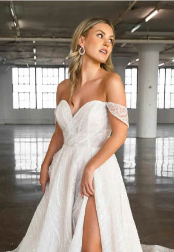 Model wearing a aline dress